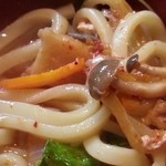 梁山苑 - オンメンを椀に盛る　2015.8