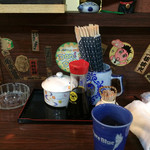 うなぎの和田 - カウンター周り、結構雑然としています、