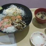 Eat it! - 胡麻だれサーモンとネギトロしらす丼 ￥950(Tax included)