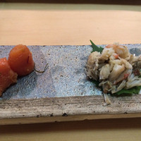 割烹 龍馬 - 突き出しタラコワサビ漬けと蟹味噌和えカニ身