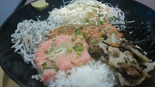 Eat it! - 胡麻だれサーモンとネギトロしらす丼UP