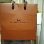 お店の袋もチョコっぽいですね～。