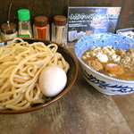 六厘舎 - つけ麺　肉ほぐし　海老玉子