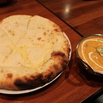 OM INDIAN RESTAURANT - チーズナン