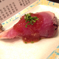 鮨の与志喜 - カツオ。クセもなく良いハリしてました‼︎