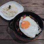 ビザンダイニング - 南部鉄器で森のハンバーグ