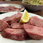 天龍 - 【料理】厚切り牛タン 一人前（二人前分量）