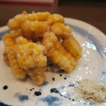 絹 和牛と肴 - 玉蜀黍天麩羅