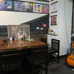 牛串の秀 - テーブル席