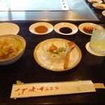 鉄板焼 さざんか - ささんかサラダ、突出し、レモン酒