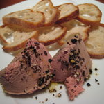 ル・フラマン・ローズ - 鶏レバーのパテとメルバトースト