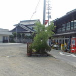 須崎食料品店 - パノラマ　お店の周りには、広い駐車スペースはあるのですが、お店の方にご確認ください。