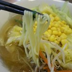 辰野パーキングエリア（上り）スナックコーナー - 「塩野菜ラーメン」の麺