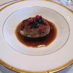 オーベルジュ まつむら - 二皿目、フォアグラ カシス風味のソース