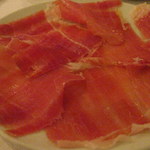 ブション - 心なしか盛りがいいハモンセラーノ