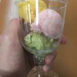 阿蘇天然アイス カフェ＆ショップ - アイス三種盛り（苺、マンゴー、抹茶）