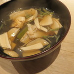 くろぎ - 早松茸と蓴菜、冬瓜の鱧出汁のお椀
      