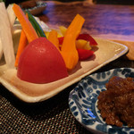 京松蘭はなれ - 肉味噌でいただく新鮮野菜