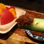 京松蘭はなれ - 肉味噌でいただく新鮮野菜