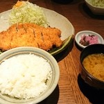 名古屋名物 みそかつ 矢場とん - リブとんかつ定食 ソースかける前