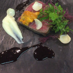 ポエシア - 阿波牛イチボのローストと北海道産生ウニ
      わさび風味の赤ワインソース