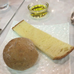 ポエシア - ブリオッシュ
      クルミとレーズンのフォカッチャ