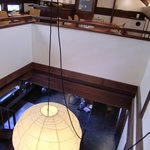 蔵＋蕎麦 な嘉屋 - 二階席から一階の眺め