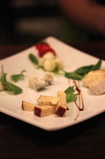 TAVOLA - ５種のチーズの盛り合わせ