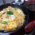 まごころ 手と手 - 淡路どりの親子丼＝¥８００ [税込]