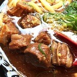 肉肉うどん 東池袋店 - 牛のほほ肉がたっぷり