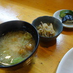 とんかつと和食 わかさ - 副菜、味噌汁