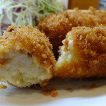 とんかつと和食 わかさ - チキンクリームコロッケの断面