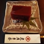 虎屋菓寮 - 『葛仕立水羊羹』！！葛（吉野葛）が使われた虎屋の水羊羹～！！つるんつるんとして、なめらかな食感で、ま、まいう～♪(^o^)丿