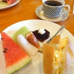 Kamika - 季節のフルーツ満載のモーニングセット