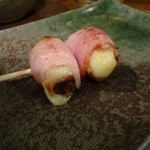 Yakitori Hanabishi - チーズベーコン160円