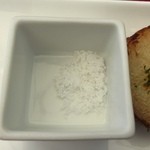 瓢湖屋敷の杜ブルワリー　ザ　レストランスワンレイク - 村上のお塩で頂きます。旨みたっぷりの塩です。