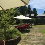 瓢湖屋敷の杜ブルワリー　ザ　レストランスワンレイク - 庭の席です。