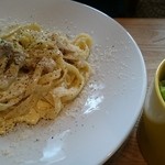 haru - 自家製パンツェッタとエリンギのカルボナーラ サラダ＆ドリンク付き 800円