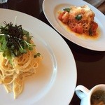 アンズ カフェ プラス バー - 明太子と大葉のクリームパスタ モッツァレラチーズとフレッシュトマトのパスタ