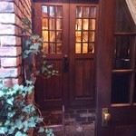 cafe 螢明舎 - □外観□　手前のドアーが入口です。