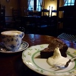 cafe 螢明舎 八幡店 - □ガトーショコラ　500円　/カフェウインナ　700円□　雰囲気に酔いながら食べる。美味です。