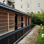 虎屋菓寮 - 店舗入口側のテラス席～♪(^o^)丿