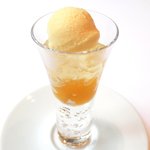 プレヴナンス - ランチコース 6000円 の桃のコンポートとジュレ、モヒート風