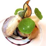 プレヴナンス - ランチコース 6000円 のとろける茄子と鴨フォアグラの炭火焼 桃