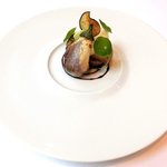 プレヴナンス - ランチコース 6000円 のとろける茄子と鴨フォアグラの炭火焼 桃