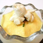 プレヴナンス - ランチコース 6000円 の玉葱フラン、とうもろこしのエスプーマ ポッコーン添え