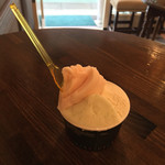 ジェラテリア アクオリーナ - 3種盛り ピュアホワイト ブラムリー マッジョラーナ（630円）