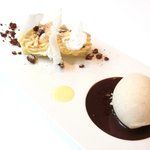 プレヴナンス - ランチコース 6000円 の酒粕とヴァニアのムース グラスバナーヌ クランブルショコラ 米のチュイル