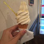 ジェラテリア アクオリーナ - 今週のジェラートソフト レモンクリーム（590円）