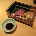 器楽亭 - ゴンドウクジラの鹿の子、葱と生姜で1